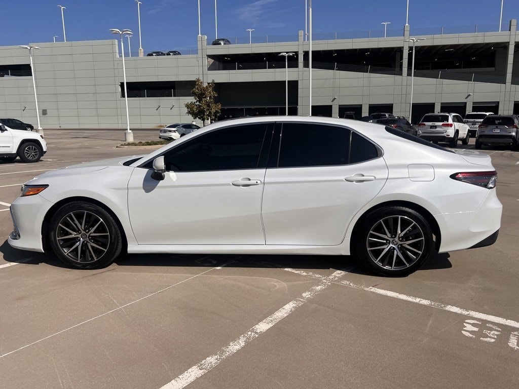 Used 2021 Toyota Camry XLE with VIN 4T1F11AK8MU607030 for sale in Plano, TX