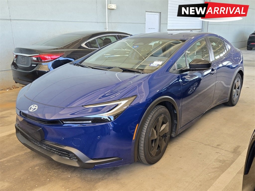 2024 Toyota Prius LE's photo