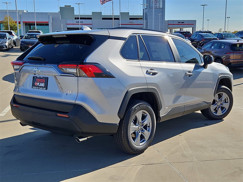 2025 Toyota RAV4 Hybrid LE photo 4