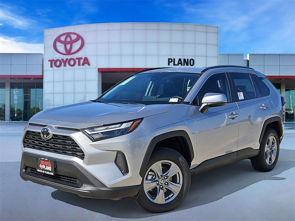 2025 Toyota RAV4 XLE's photo