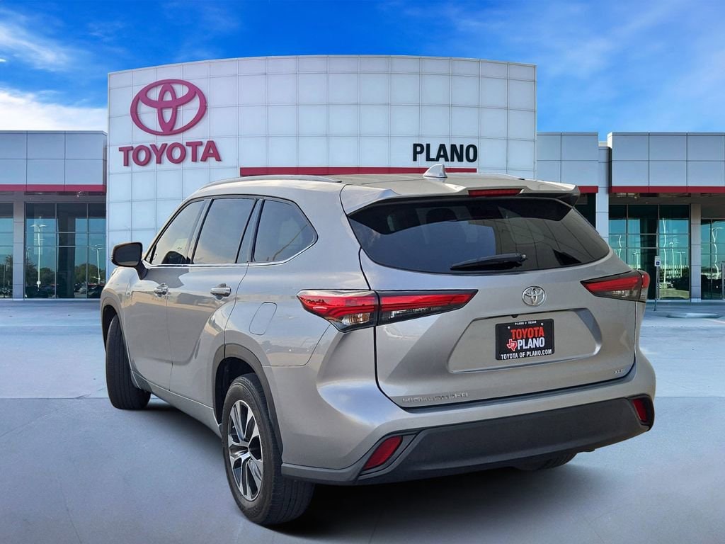 Used 2022 Toyota Highlander XLE Sport Utility