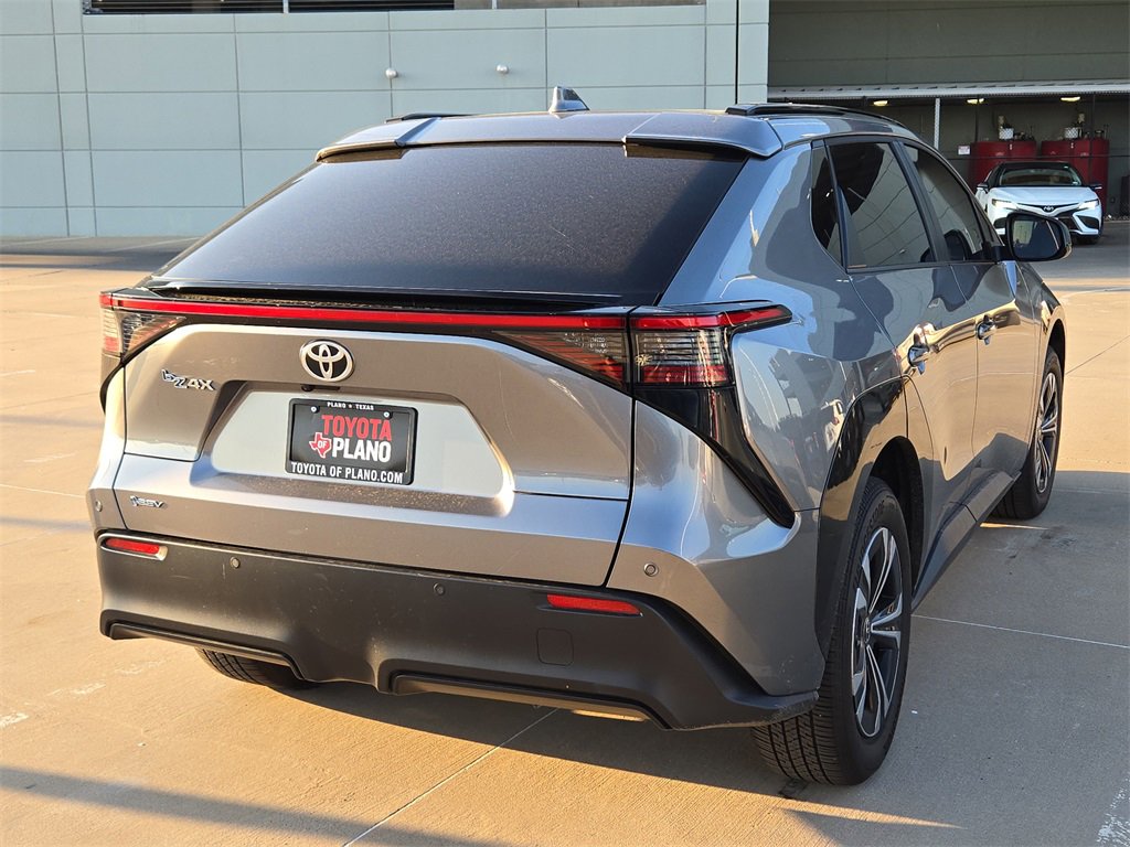 2024 Toyota bZ4X XLE photo 3