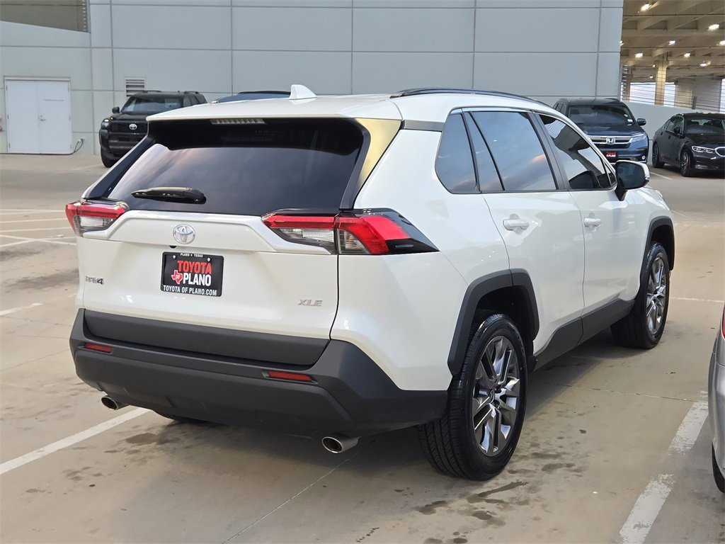 2022 Toyota RAV4 XLE Premium photo 3