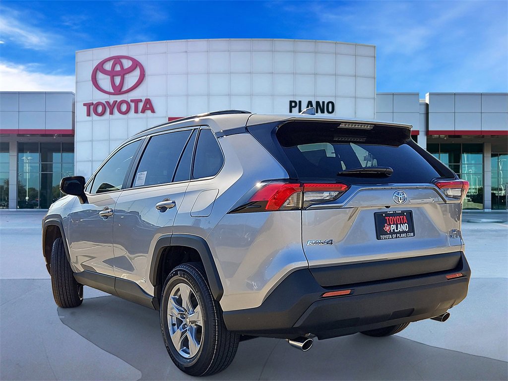 2025 Toyota RAV4 Hybrid LE photo 2