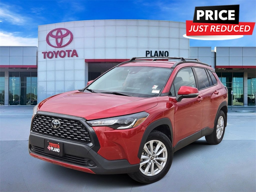 2022 Toyota Corolla Cross LE's photo