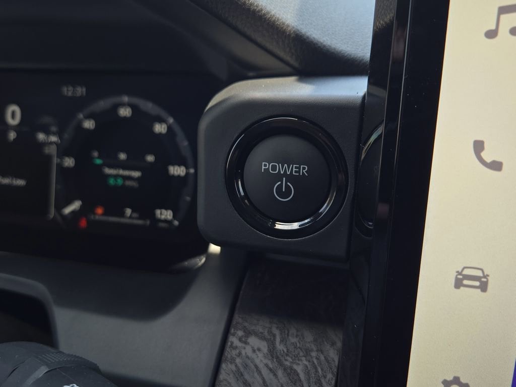 2025 Toyota Tacoma Limited - Photo 28