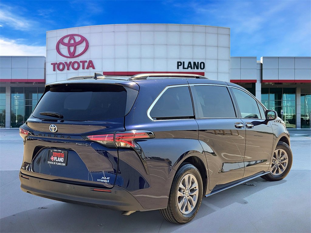 2021 Toyota Sienna XLE photo 4