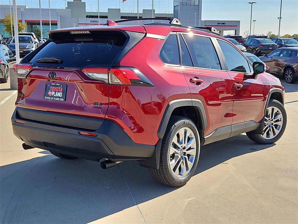 2025 Toyota RAV4 XLE Premium photo 4