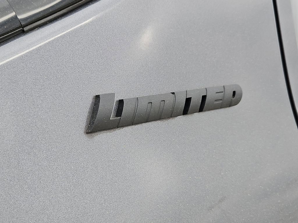 2026 Toyota Tundra Limited - Photo 9