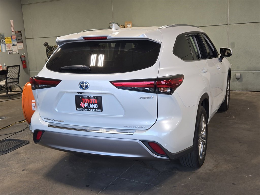 2023 Toyota Highlander Hybrid Platinum photo 3
