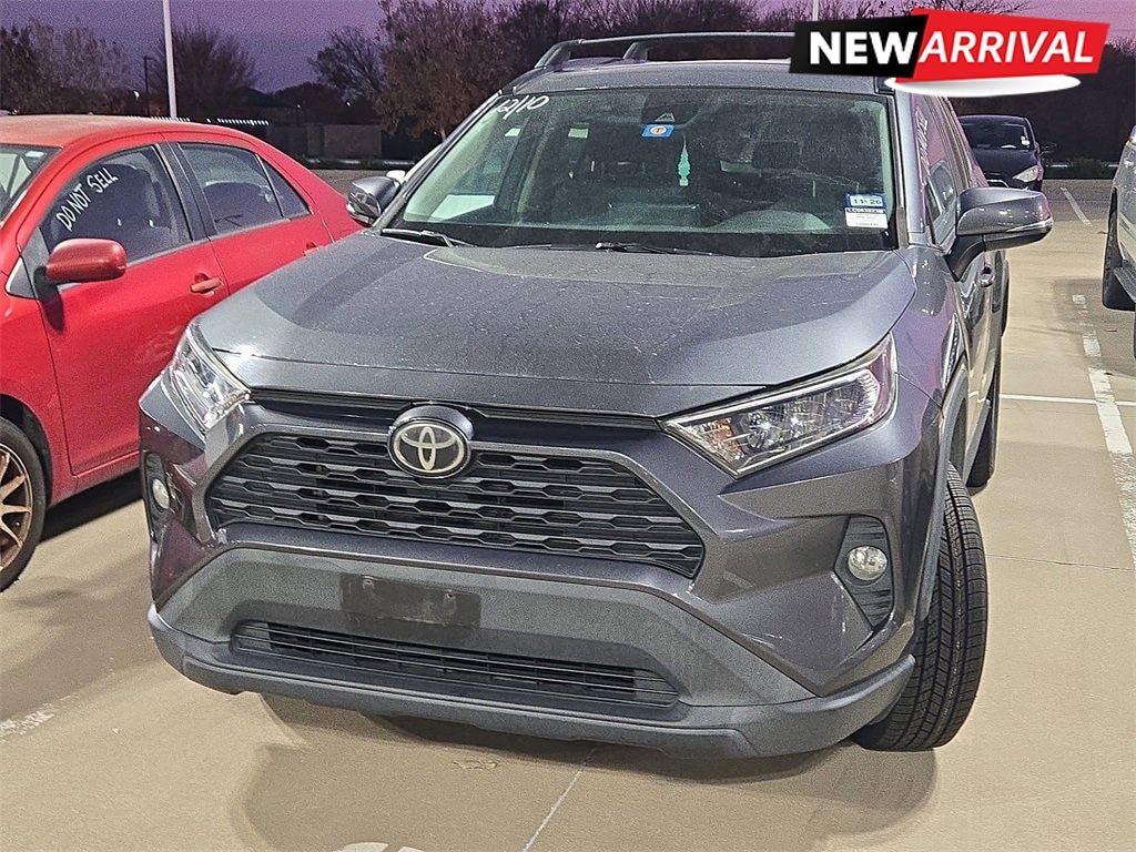 2020 Toyota RAV4 XLE's photo
