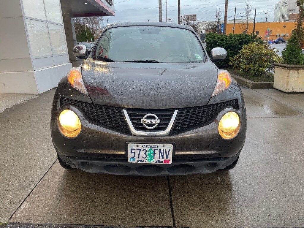 2011 Nissan Juke SV photo 2