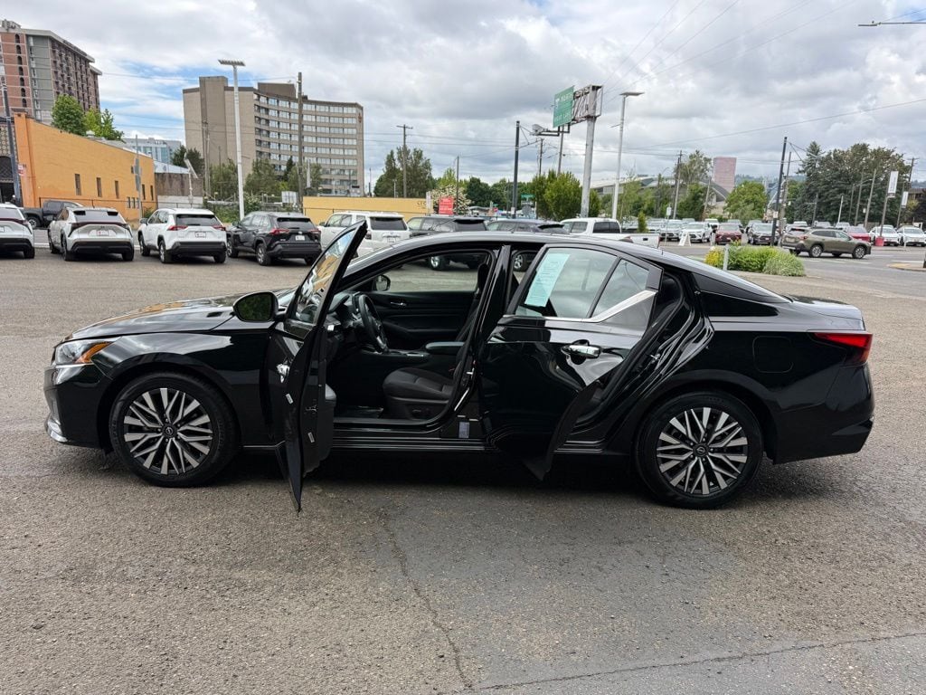 2025 Nissan Altima SV - Photo 15
