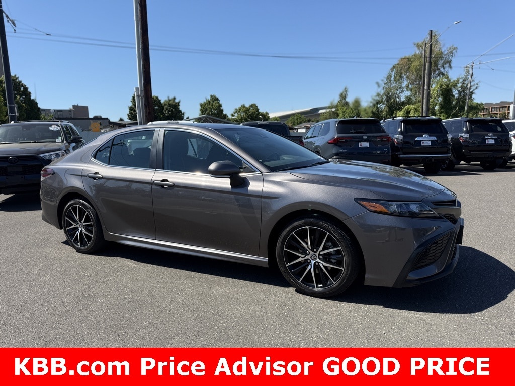 Used 2022 Toyota Camry SE Sedan