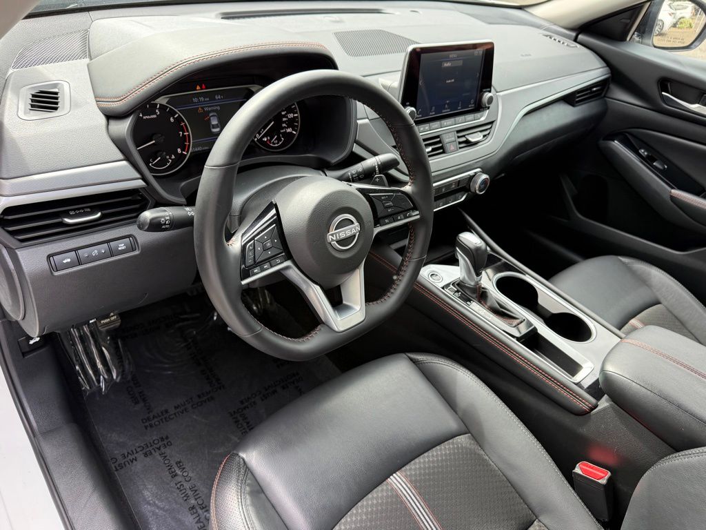 2025 Nissan Altima SR - Photo 12