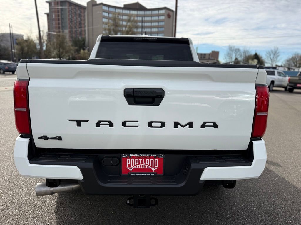 2025 Toyota Tacoma SR5 - Photo 7