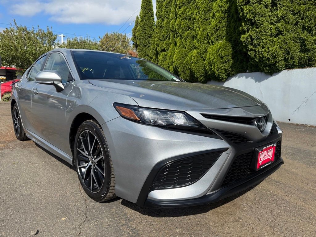 Used 2023 Toyota Camry SE Sedan