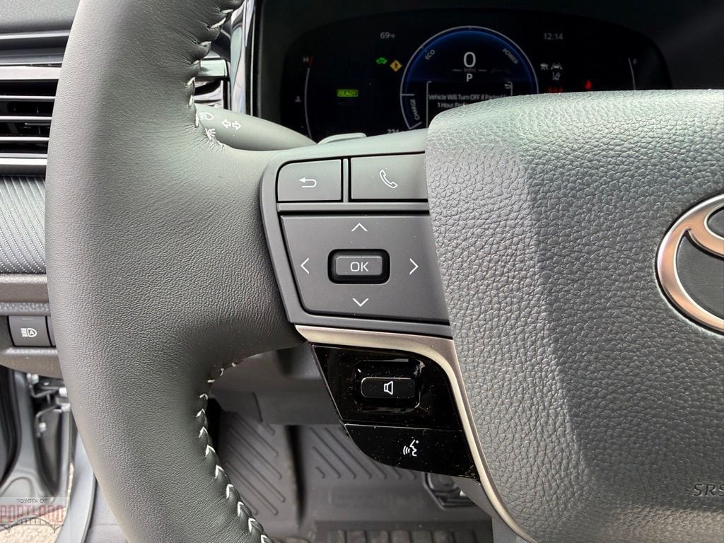 2026 Toyota Prius XLE FWD's photo