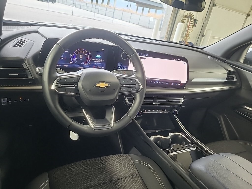 2024 Chevrolet Traverse 2LT photo 2