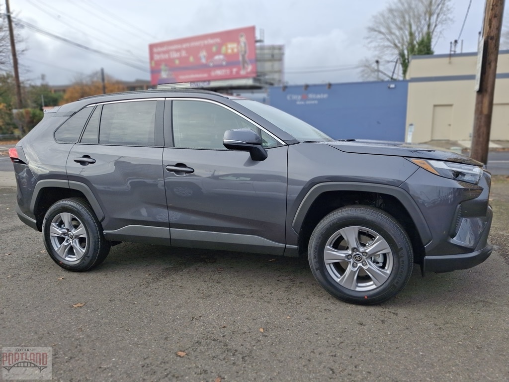 2025 Toyota RAV4 XLE's photo