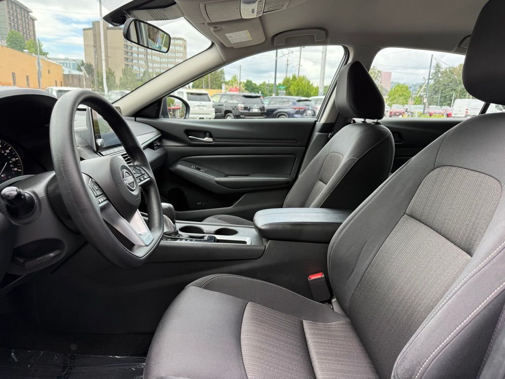 2025 Nissan Altima SV - Photo 12