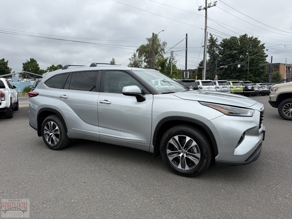 2023 Toyota Highlander Hybrid XLE