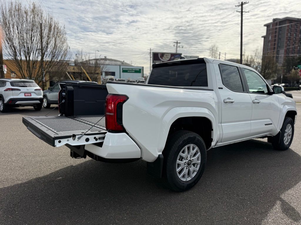 2025 Toyota Tacoma SR5 - Photo 10