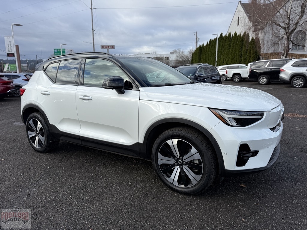 2023 Volvo XC40 Plus