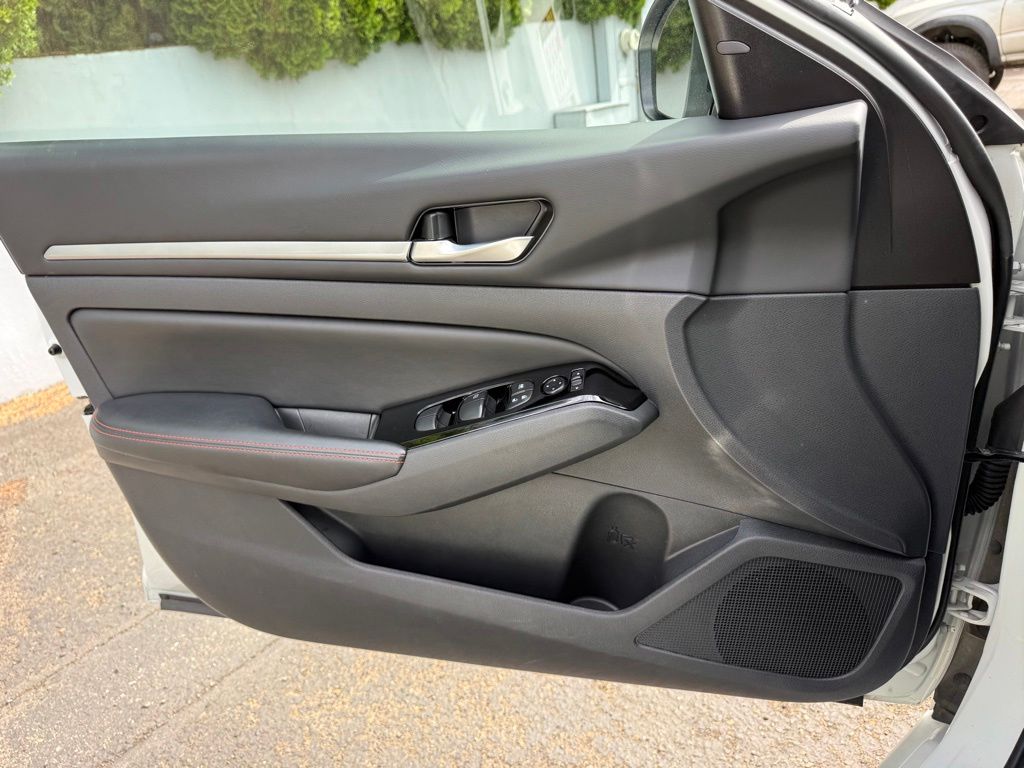 2025 Nissan Altima SR - Photo 20