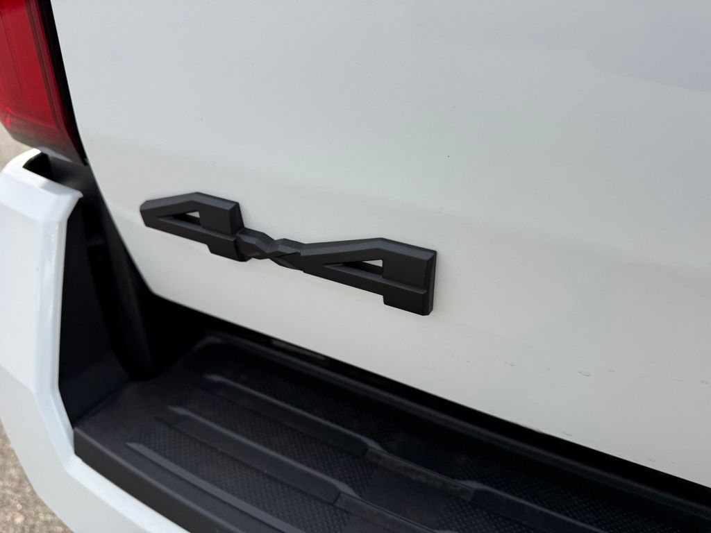 2025 Toyota Tacoma SR5 - Photo 8
