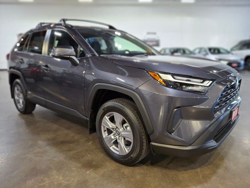 2025 Toyota RAV4 Hybrid XLE photo 2