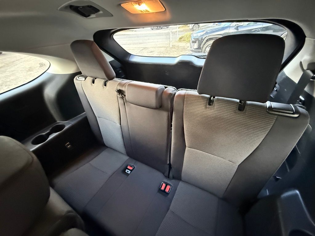 2025 Toyota Highlander LE - Photo 17