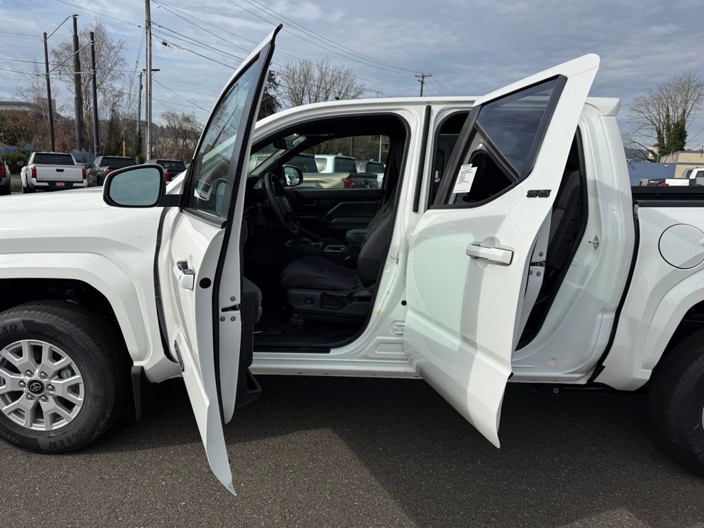 2025 Toyota Tacoma SR5 - Photo 19