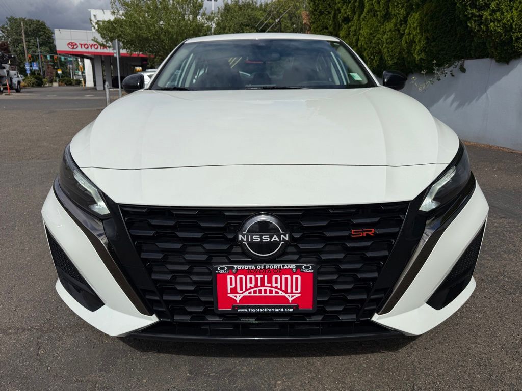 2025 Nissan Altima SR - Photo 3