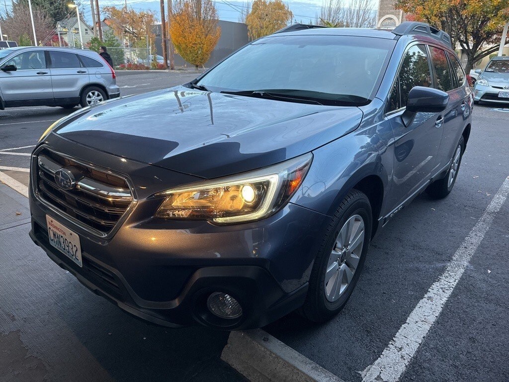 2018 Subaru Outback 2.5i Premium photo 2
