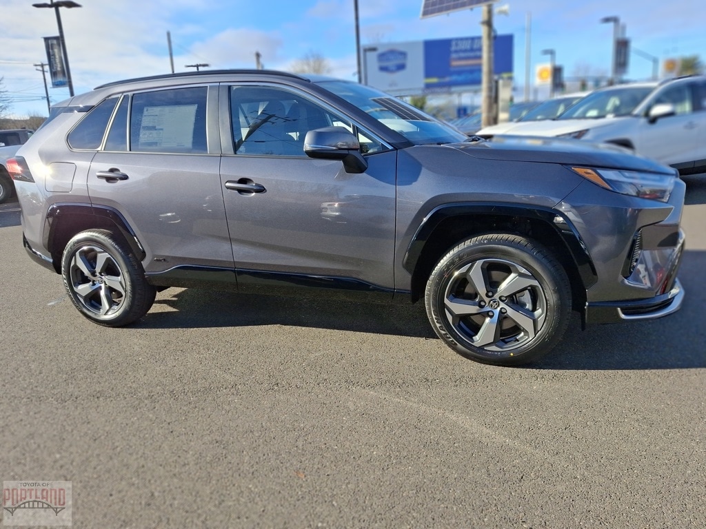 2025 Toyota RAV4 SE's photo