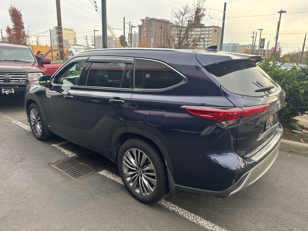 2021 Toyota Highlander Hybrid Platinum photo 3