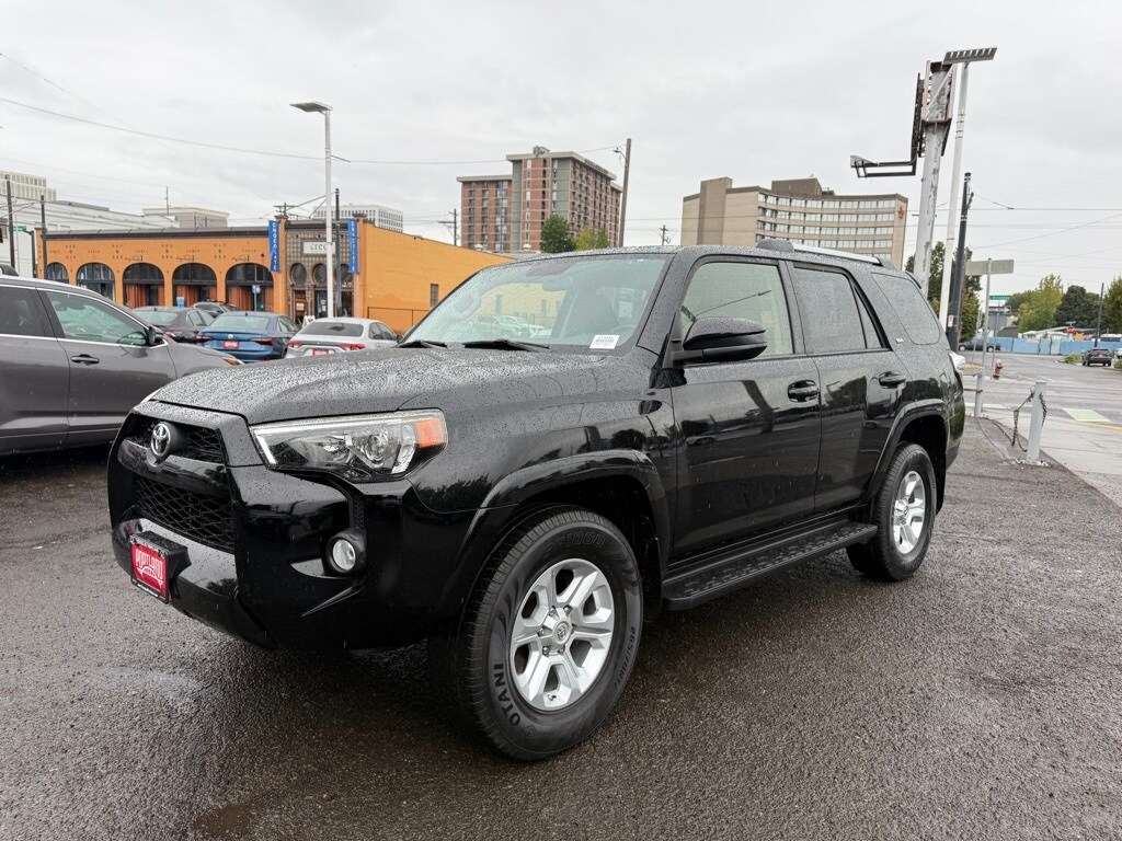 2019 Toyota 4Runner SR5 photo 3