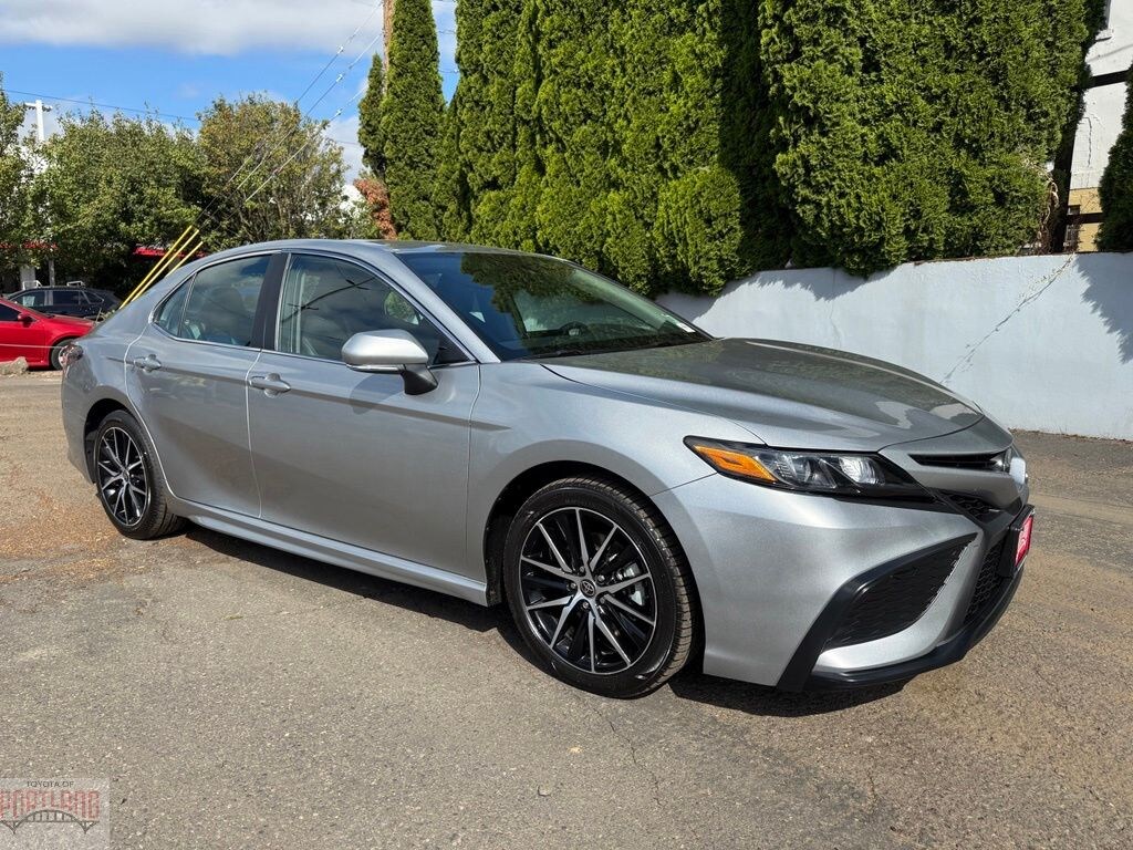 Used 2023 Toyota Camry SE Sedan