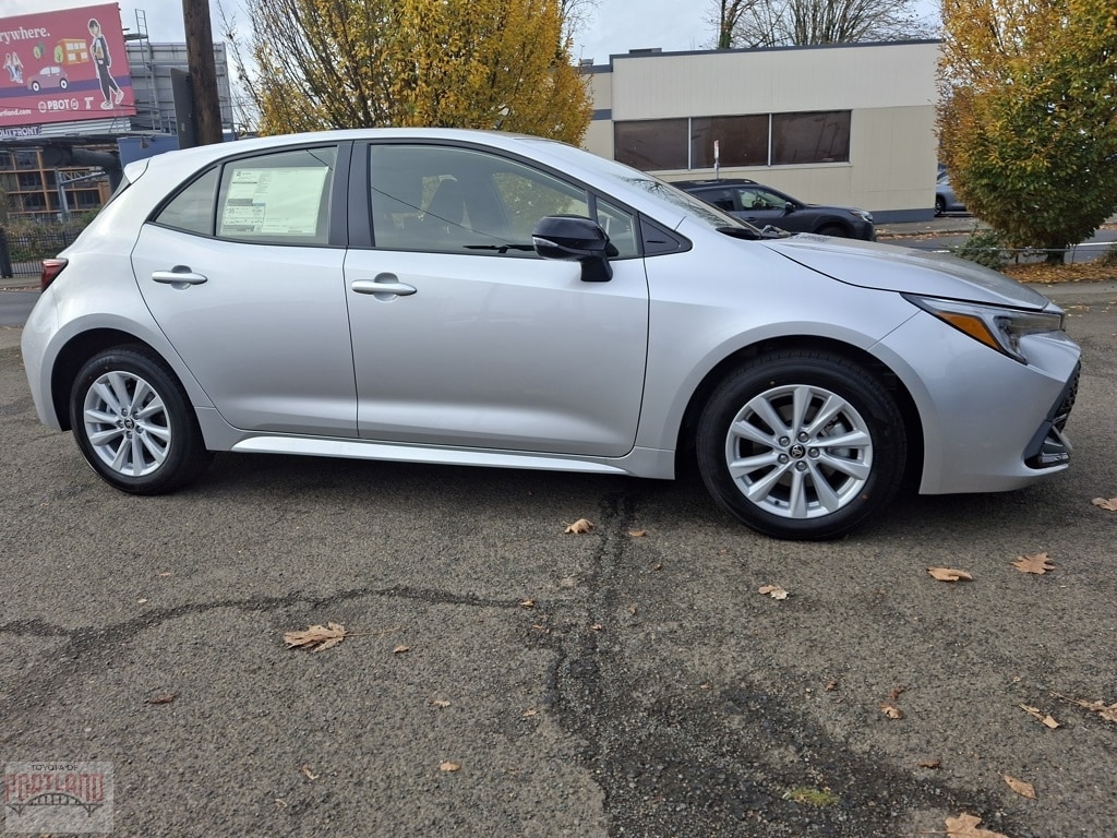 2026 Toyota Corolla Hatchback SE's photo