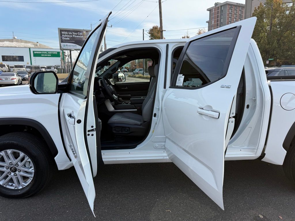 2026 Toyota Tundra SR5 - Photo 16