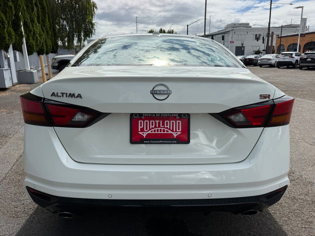 2025 Nissan Altima SR - Photo 6