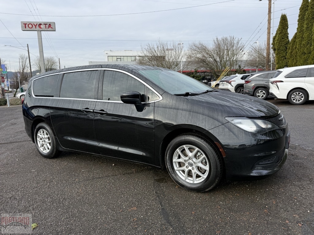 2023 Chrysler Voyager Voyager LX Minivan/Van's photo