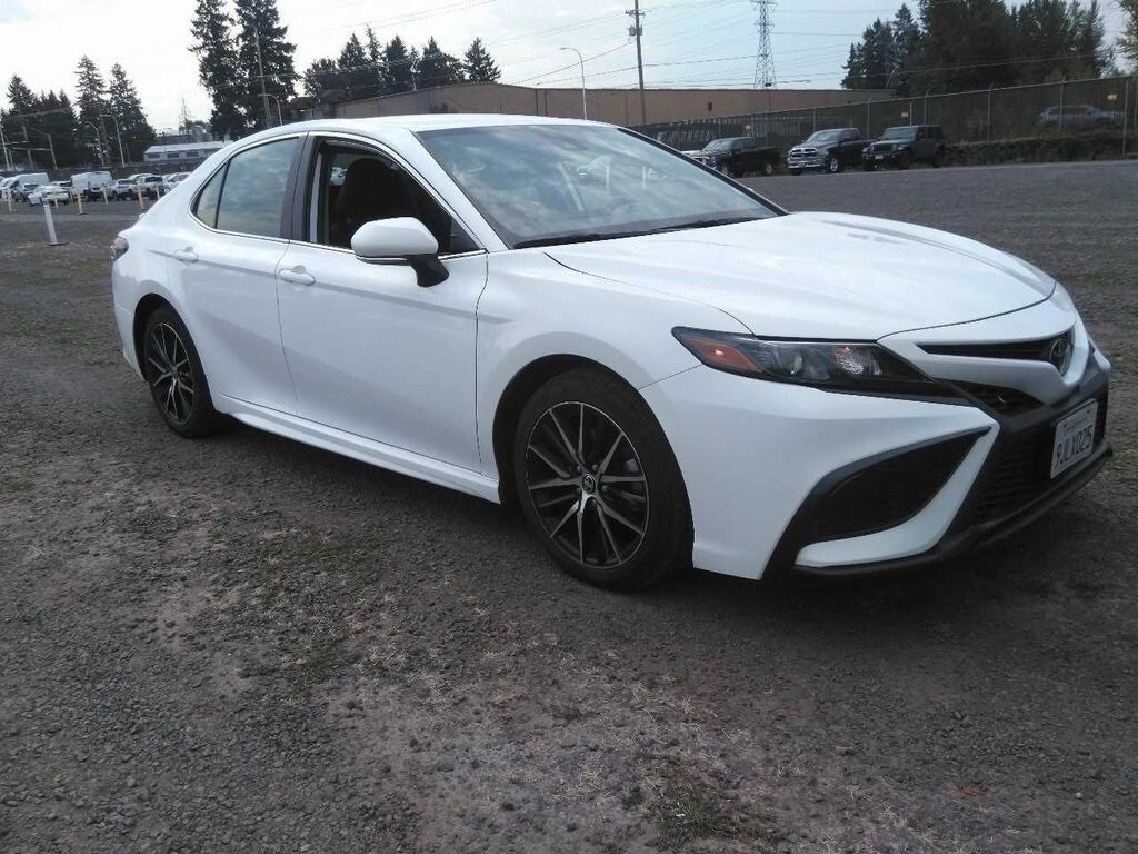2024 Toyota Camry SE photo 2