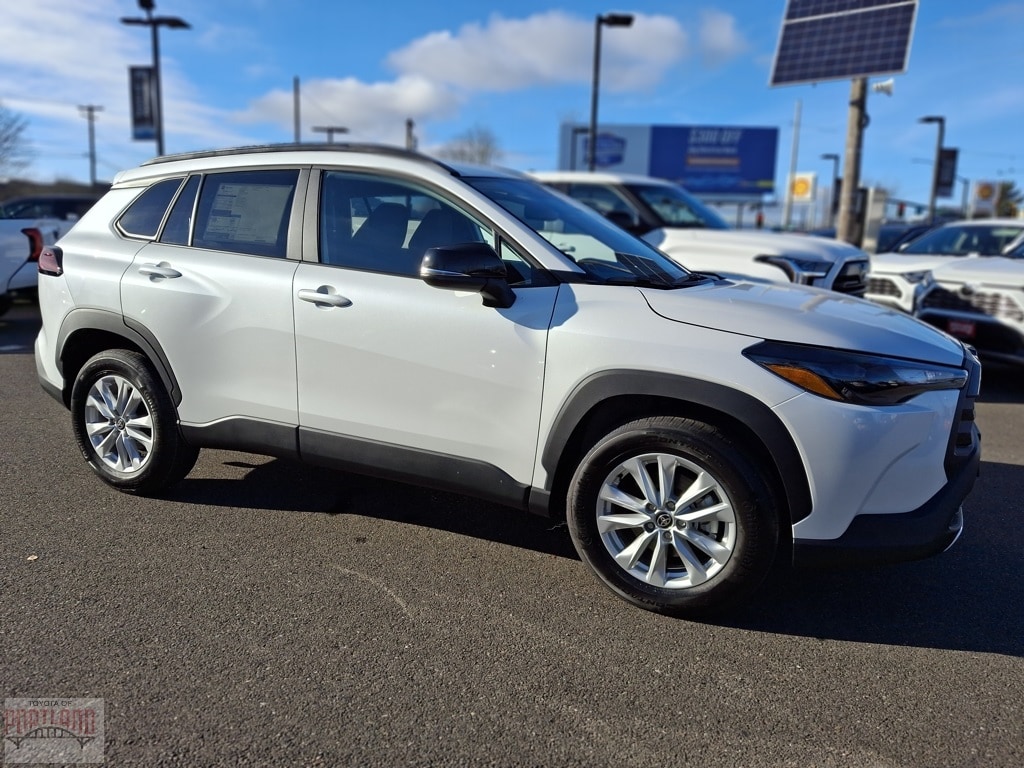 2026 Toyota Corolla Cross LE's photo