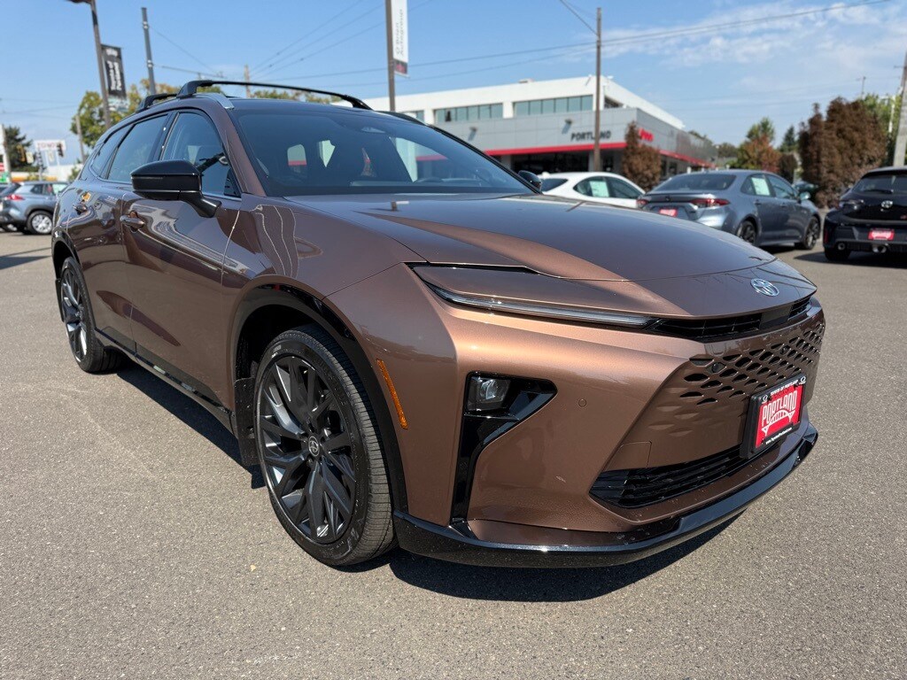 2025 Toyota Crown Signia Limited photo 2