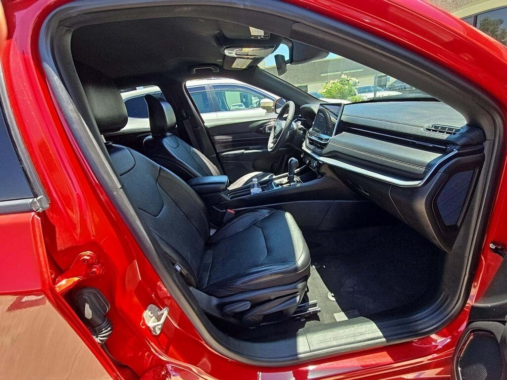 2023 Jeep Compass Limited photo 3