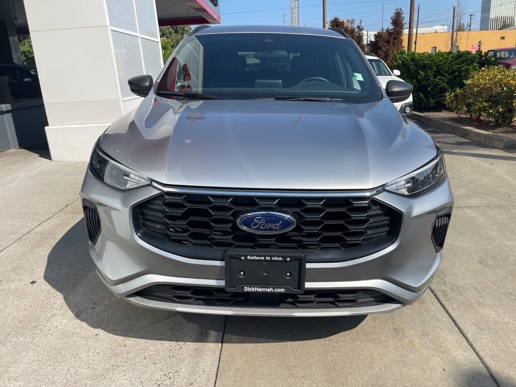 2023 Ford Escape ST-Line photo 2