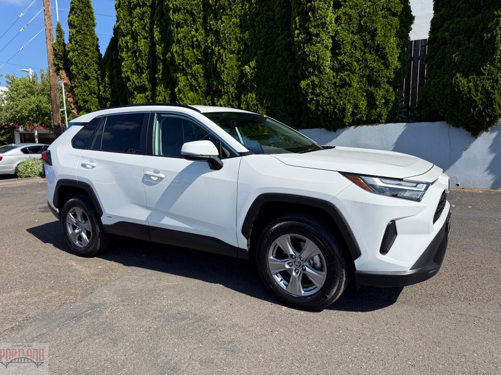 2025 Toyota RAV4 Hybrid XLE AWD's photo