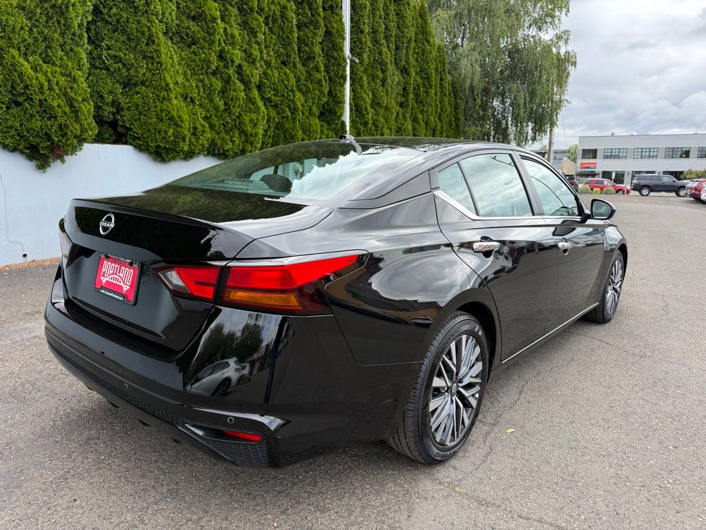2025 Nissan Altima SV - Photo 8